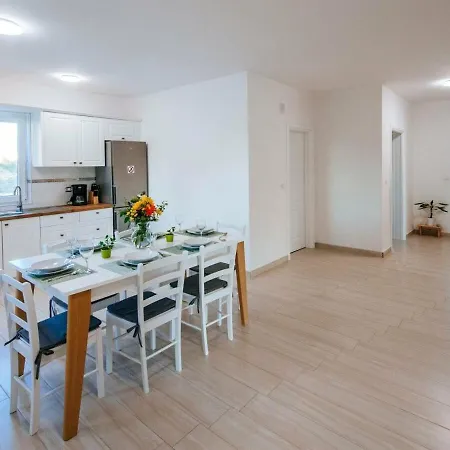 Ana Dreams - By Ta Leut Agency *