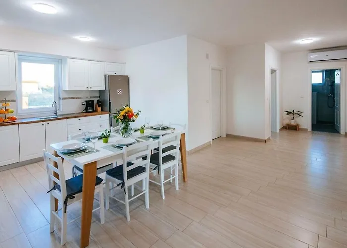 Ana Dreams - By Ta Leut Agency *