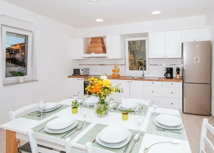 Ana Dreams - By Ta Leut Agency